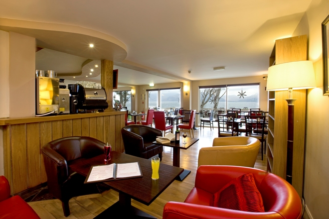 Hollytree Hotel Captains Bar open all day for food and drink